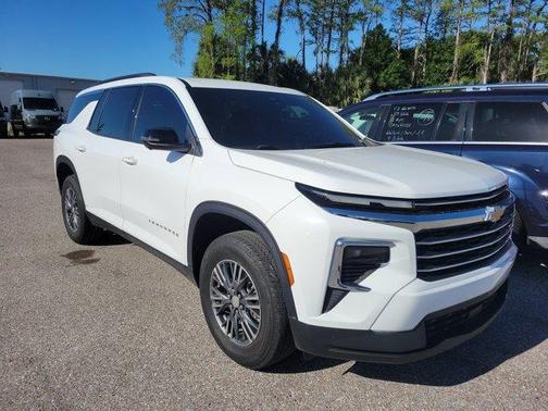 Summit White 2024 Chevrolet Traverse LT