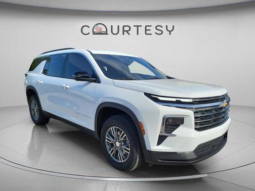 Summit White 2024 Chevrolet Traverse LT