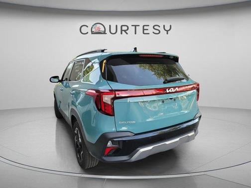 Blue 2025 Kia Seltos EX