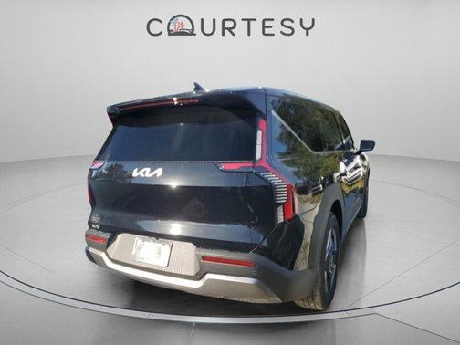 2026 Kia EV9 Light Short Range