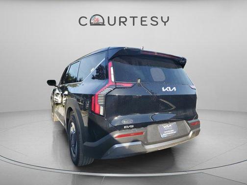 2026 Kia EV9 Light Short Range