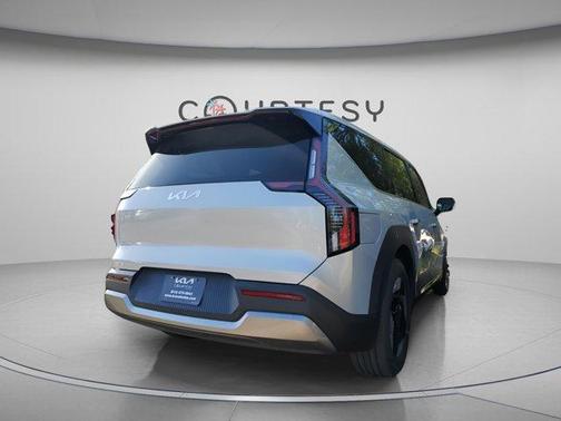 2026 Kia EV9 Light Long Range
