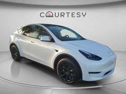 Pearl White Multi 2025 Tesla Model Y Long Range