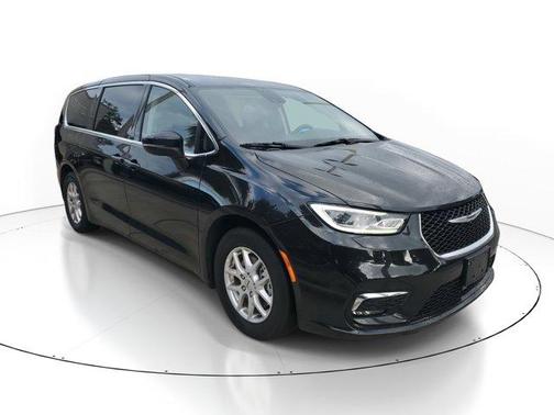 2023 Chrysler Pacifica Touring-L