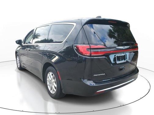 2023 Chrysler Pacifica Touring-L