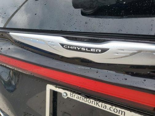 2023 Chrysler Pacifica Touring-L