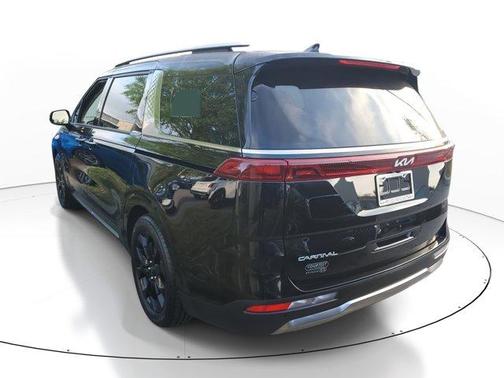 2023 Kia Carnival SX