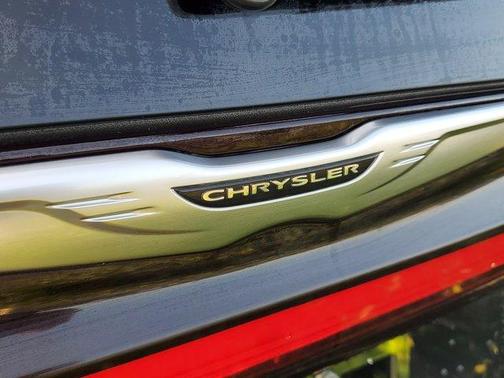 2023 Chrysler Pacifica Touring-L