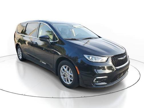 2023 Chrysler Pacifica Touring-L