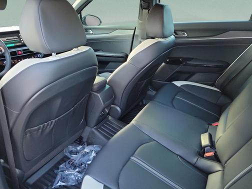 Snow White Pearl 2025 Kia K5 GT-Line