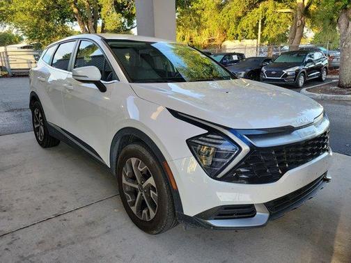 Glacial White Pearl 2025 Kia Sportage EX