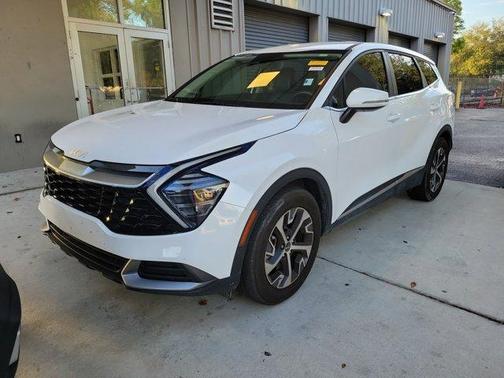 Glacial White Pearl 2025 Kia Sportage EX