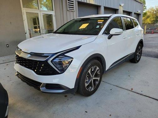 Glacial White Pearl 2025 Kia Sportage EX