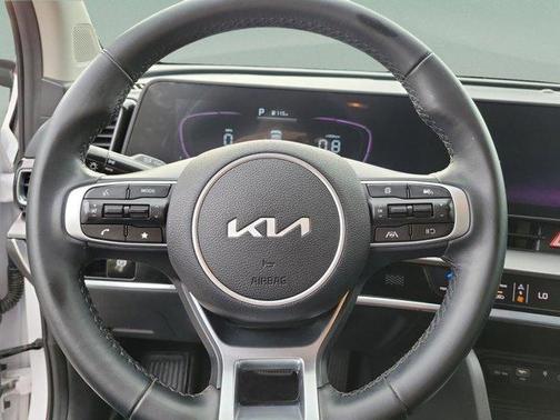Glacial White Pearl 2025 Kia Sportage EX