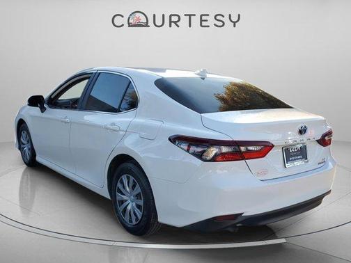 2022 Toyota Camry Hybrid LE