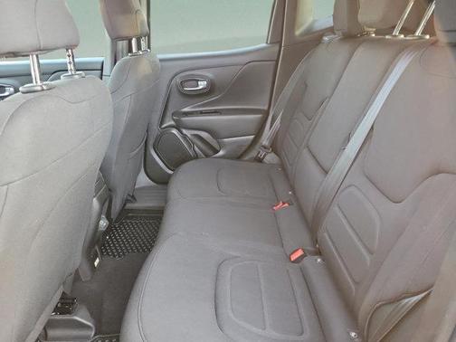 Sting Gray Clearcoat 2022 Jeep Renegade Latitude