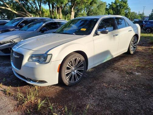Bright White Clearcoat 2019 Chrysler 300 Limited