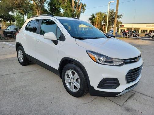 Summit White 2021 Chevrolet Trax LT
