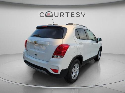 Summit White 2021 Chevrolet Trax LT