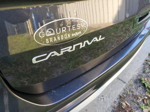 2023 Kia Carnival LX