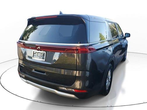 2023 Kia Carnival LX
