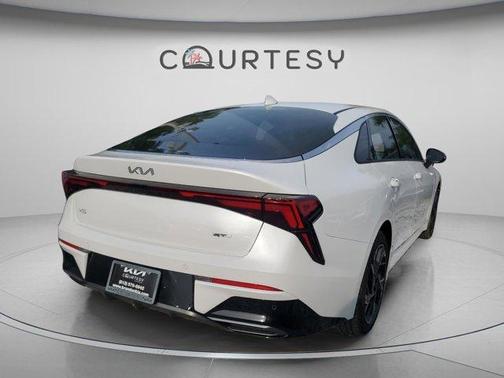 Snow White Pearl 2026 Kia K5 GT-Line