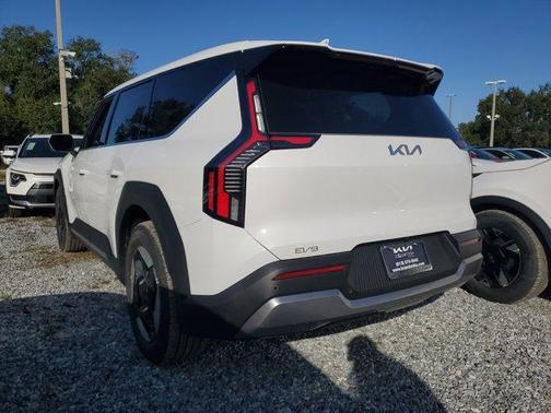 2026 Kia EV9 Light Long Range