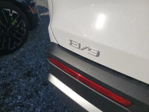 2026 Kia EV9 Light Long Range