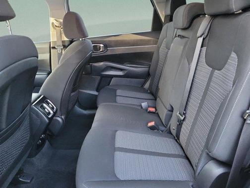 Everlasting Silver 2023 Kia Sorento LX