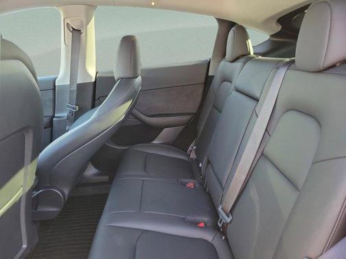 Pearl White Multi 2025 Tesla Model Y Long Range
