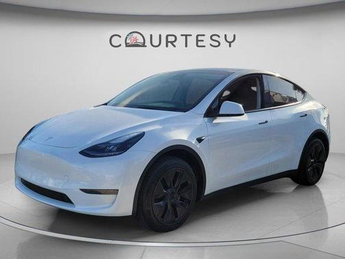 Pearl White Multi 2025 Tesla Model Y Long Range