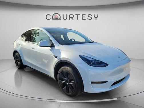 Pearl White Multi 2025 Tesla Model Y Long Range