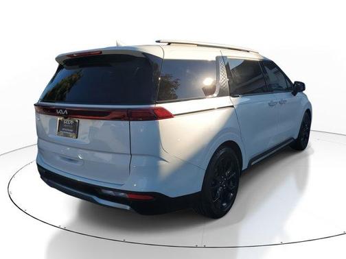 2024 Kia Carnival SX
