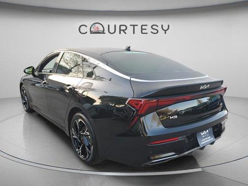 Aurora Black Pearl 2025 Kia K5 GT-Line