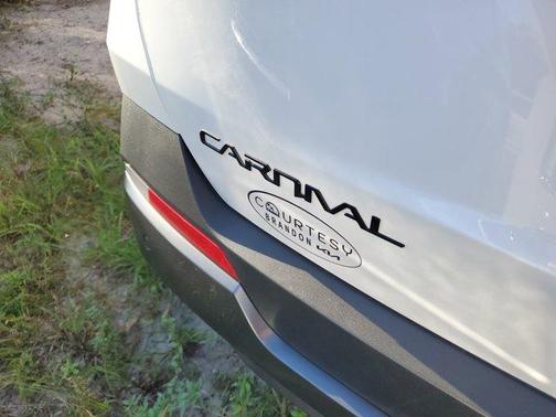 2026 Kia Carnival SX