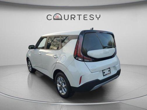 Snow White Pearl 2025 Kia Soul LX