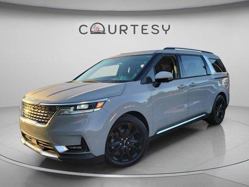 Ceramic Silver 2022 Kia Carnival SX
