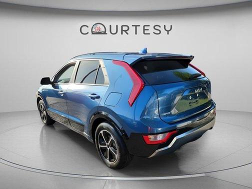 Mineral Blue 2025 Kia Niro SX
