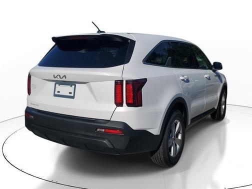2023 Kia Sorento LX