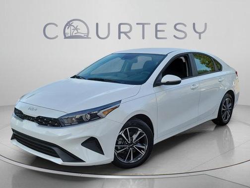 Snow White Pearl 2024 Kia Forte LXS