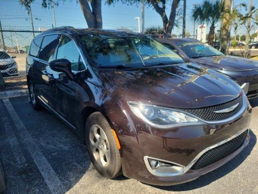 2017 Chrysler Pacifica Touring-L Plus