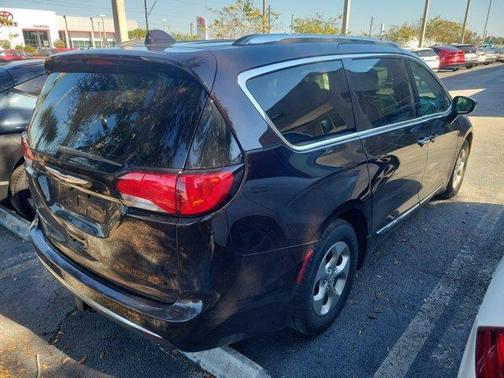 2017 Chrysler Pacifica Touring-L Plus