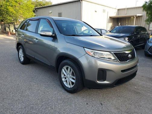 Titanium Silver 2015 Kia Sorento LX