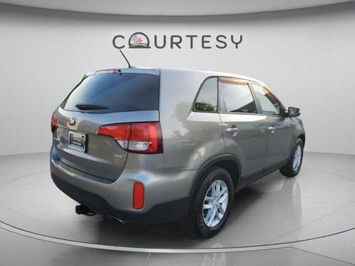 Titanium Silver 2015 Kia Sorento LX