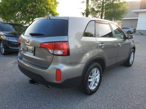 Titanium Silver 2015 Kia Sorento LX