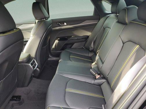 Aurora Black Pearl 2026 Kia K5 GT