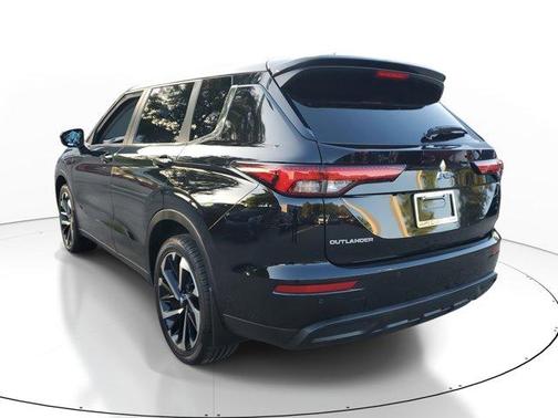 2022 Mitsubishi Outlander ES