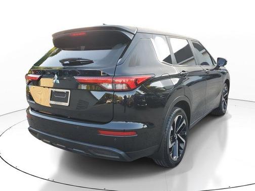 2022 Mitsubishi Outlander ES