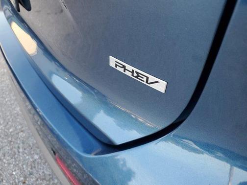 2023 Kia Niro Plug-In Hybrid SX Touring