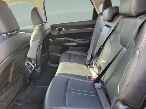 Everlasting Silver 2024 Kia Sorento S